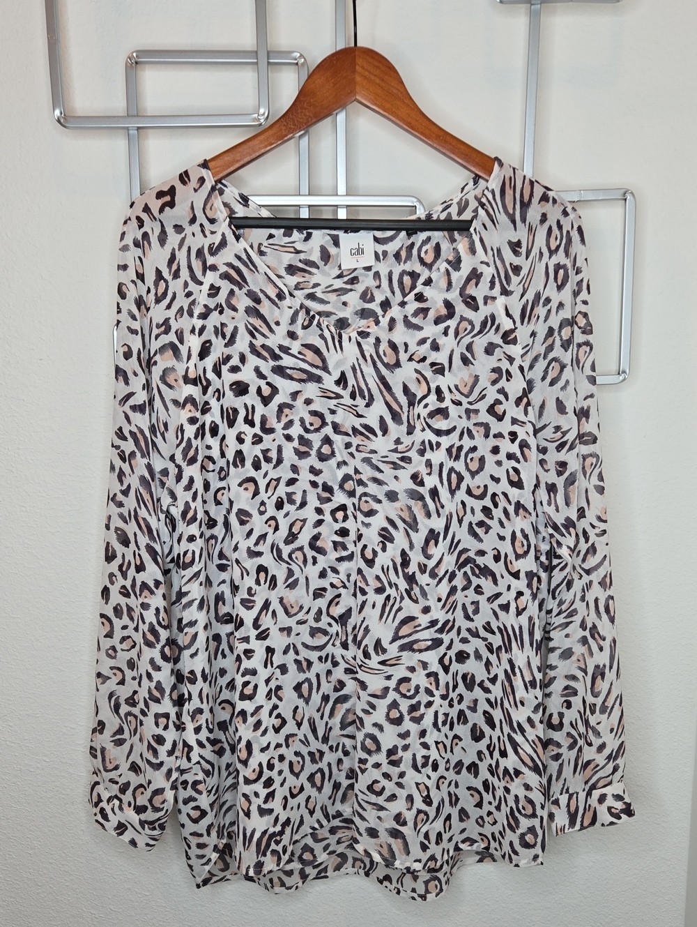 Cabi Women's Long Sleeve V-Neck Leopard Print Blouse Size Large